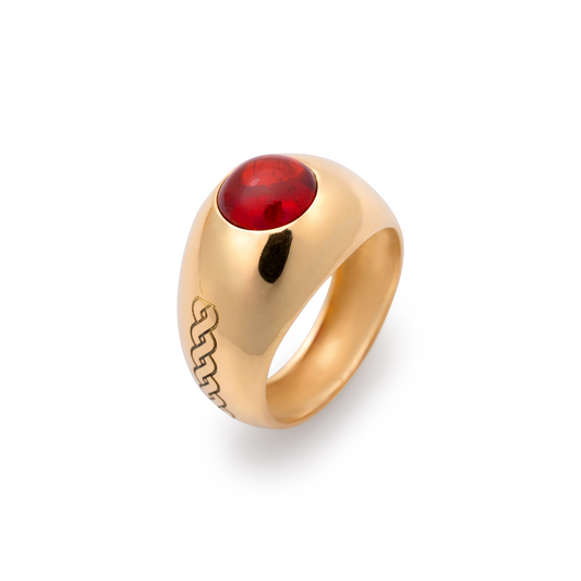 Anel Aegean em ouro amarelo 18k com granada — detalhe | Fabi Jorge
